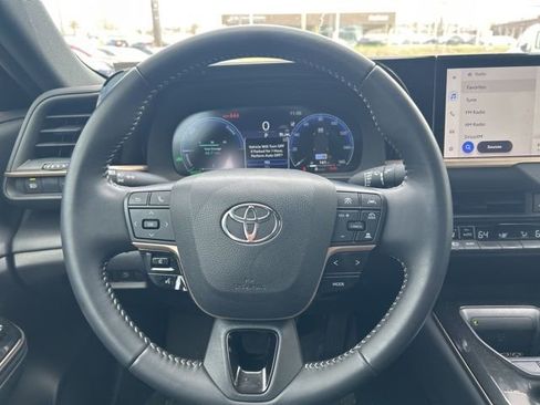 Used 2024 Toyota Crown XLE image 14