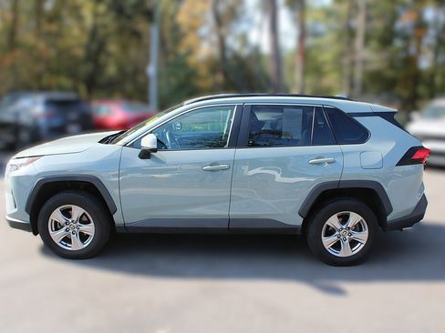 Used 2022 Toyota RAV4 XLE image 5