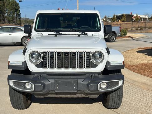 Used 2025 Jeep Wrangler Sahara image 3