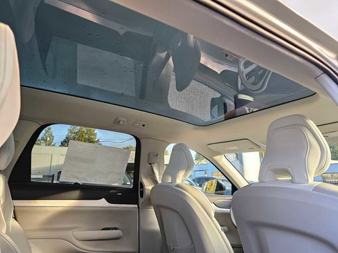 New 2025 Volvo EX90 Plus image 14