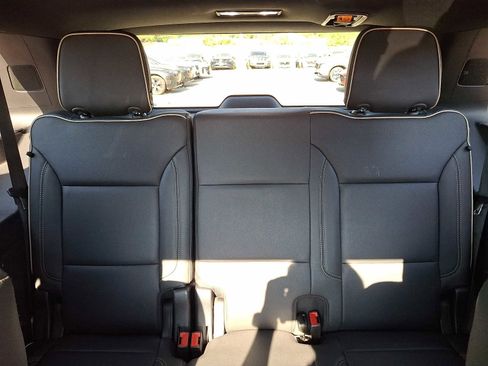 Used 2022 GMC Yukon SLT w/ SLT Luxury Package AWD/4WD image 10