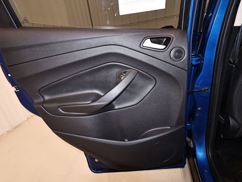 Used 2017 Ford Escape SE w/ Equipment Group 201A AWD/4WD image 14