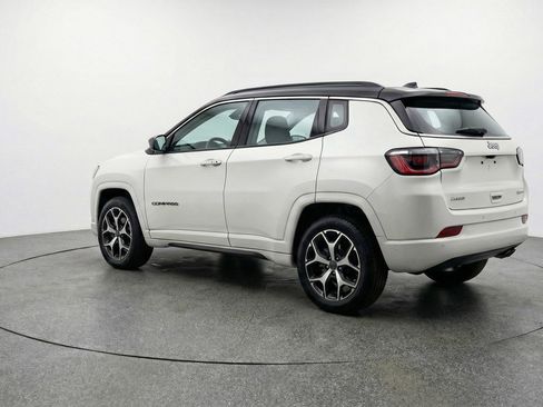 Used 2025 Jeep Compass Limited image 6