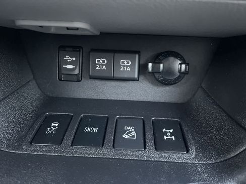 Used 2019 Toyota Highlander LE image 23