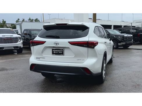 Used 2020 Toyota Highlander Limited FWD image 8