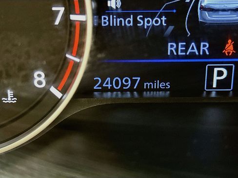 Used 2024 Nissan Altima 2.5 SR w/ SR Premium Package FWD image 19