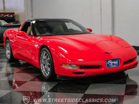 Used 1998 Chevrolet Corvette Coupe w/ Roof Pkg RWD image 18