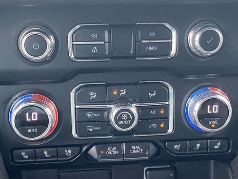 Used 2022 GMC Yukon SLT w/ SLT Luxury Package image 28