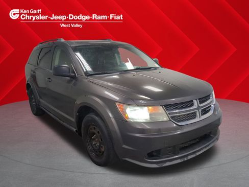 Used 2016 Dodge Journey SE w/ Flexible Seating Group image 1