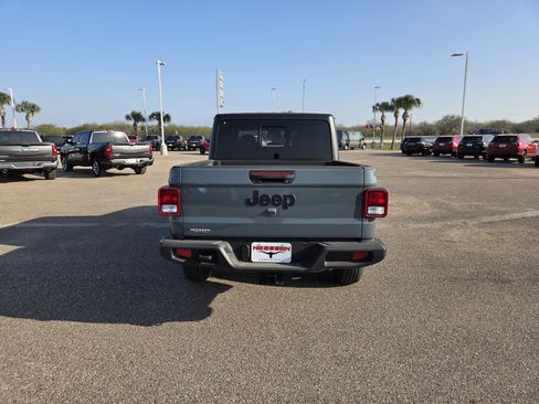 Used 2025 Jeep Gladiator Sport AWD/4WD image 6