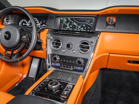 Used 2022 Rolls-Royce Cullinan w/ Dark Exterior Package image 39