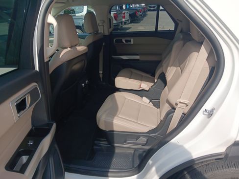 Used 2020 Ford Explorer XLT w/ Equipment Group 202A RWD image 16