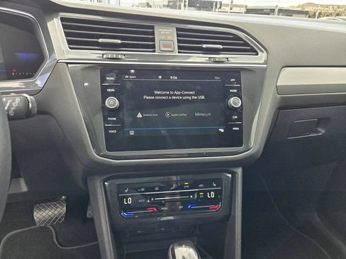 Used 2023 Volkswagen Tiguan SE AWD/4WD image 19
