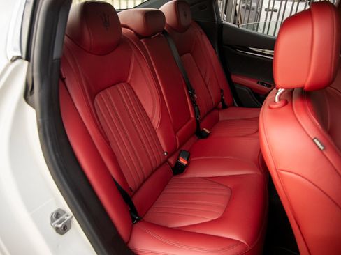 Used 2022 Maserati Ghibli Modena RWD image 41
