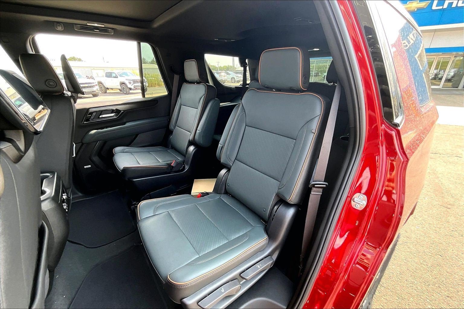 New 2026 GMC Yukon AT4 w/ AT4 Premium Plus Package AWD/4WD image 10