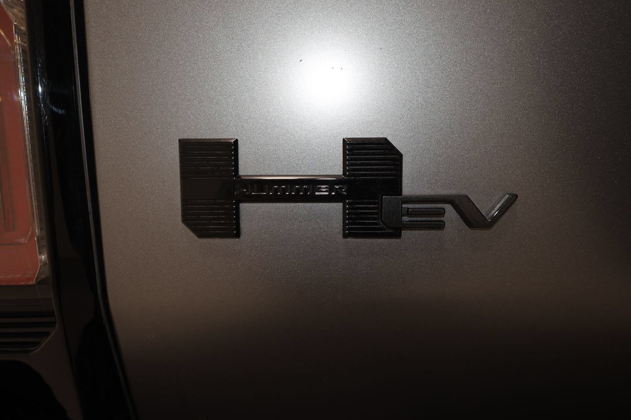Certified 2026 GMC Hummer EV 3X w/ Carbon Fiber Edition Package AWD/4WD image 35
