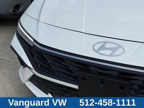 Used 2025 Hyundai Elantra SEL FWD image 4