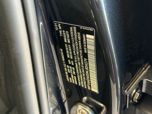 Used 2022 Porsche Macan AWD/4WD image 34