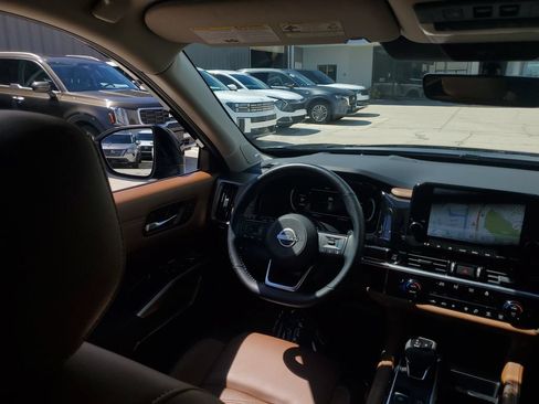 Used 2025 Nissan Pathfinder Platinum w/ Cargo Package FWD image 22