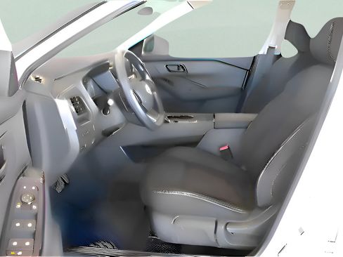 Used 2025 Nissan Rogue S FWD image 9