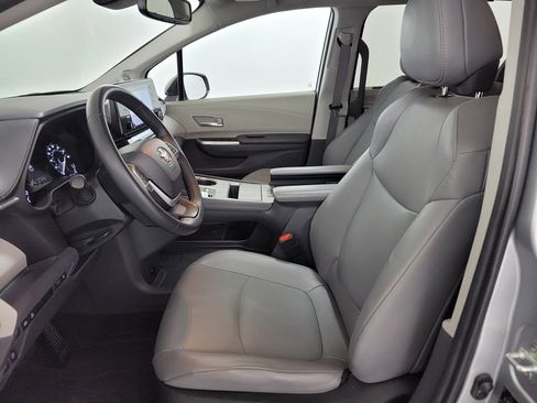 Used 2023 Toyota Sienna XLE w/ XLE Plus Package AWD/4WD image 14
