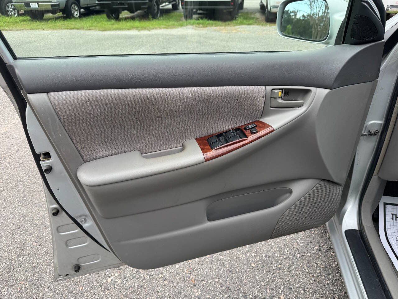 Used 2005 Toyota Corolla LE FWD image 38