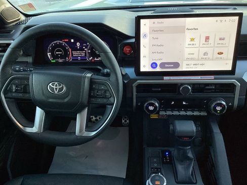 Used 2025 Toyota Tacoma TRD Sport AWD/4WD image 16