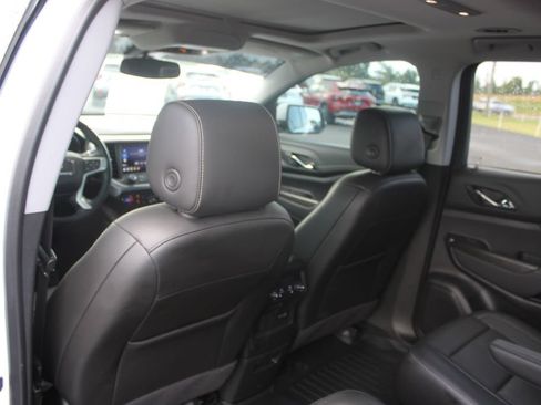 Used 2023 GMC Acadia SLT w/ Preferred Package FWD image 28