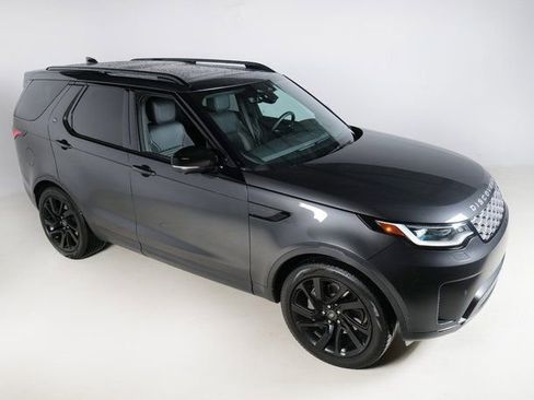 Used 2025 Land Rover Discovery S image 29