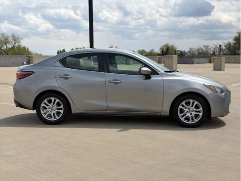 Used 2016 Scion iA FWD image 9