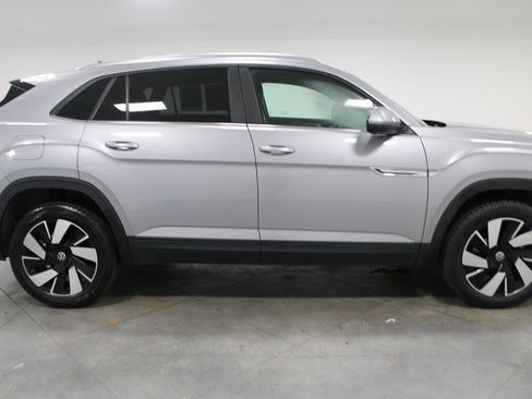 Used 2024 Volkswagen Atlas Cross Sport SE AWD/4WD image 11