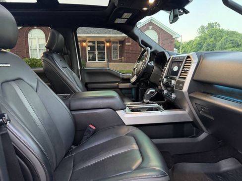 Used 2019 Ford F150 Platinum w/ Equipment Group 701A Luxury AWD/4WD image 32