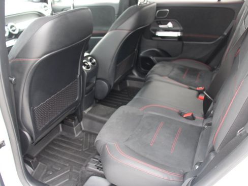 Used 2022 Mercedes-Benz GLB 250 4MATIC image 14