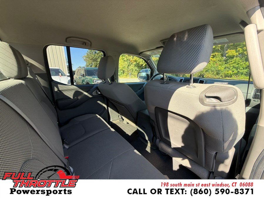 Used 2011 Nissan Frontier SV w/ SV Premium Utility Pkg AWD/4WD image 17