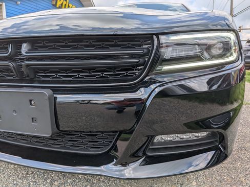 Used 2017 Dodge Charger R/T w/ Plus Group RWD image 10
