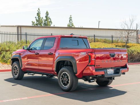 Certified 2025 Toyota Tacoma TRD Off-Road w/ TRD Off Road Upgrade Package AWD/4WD image 11