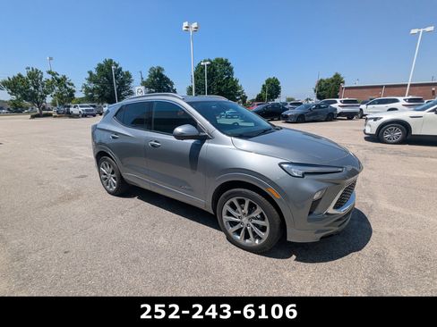 Used 2025 Buick Encore GX Avenir w/ Avenir Technology Package AWD/4WD image 4