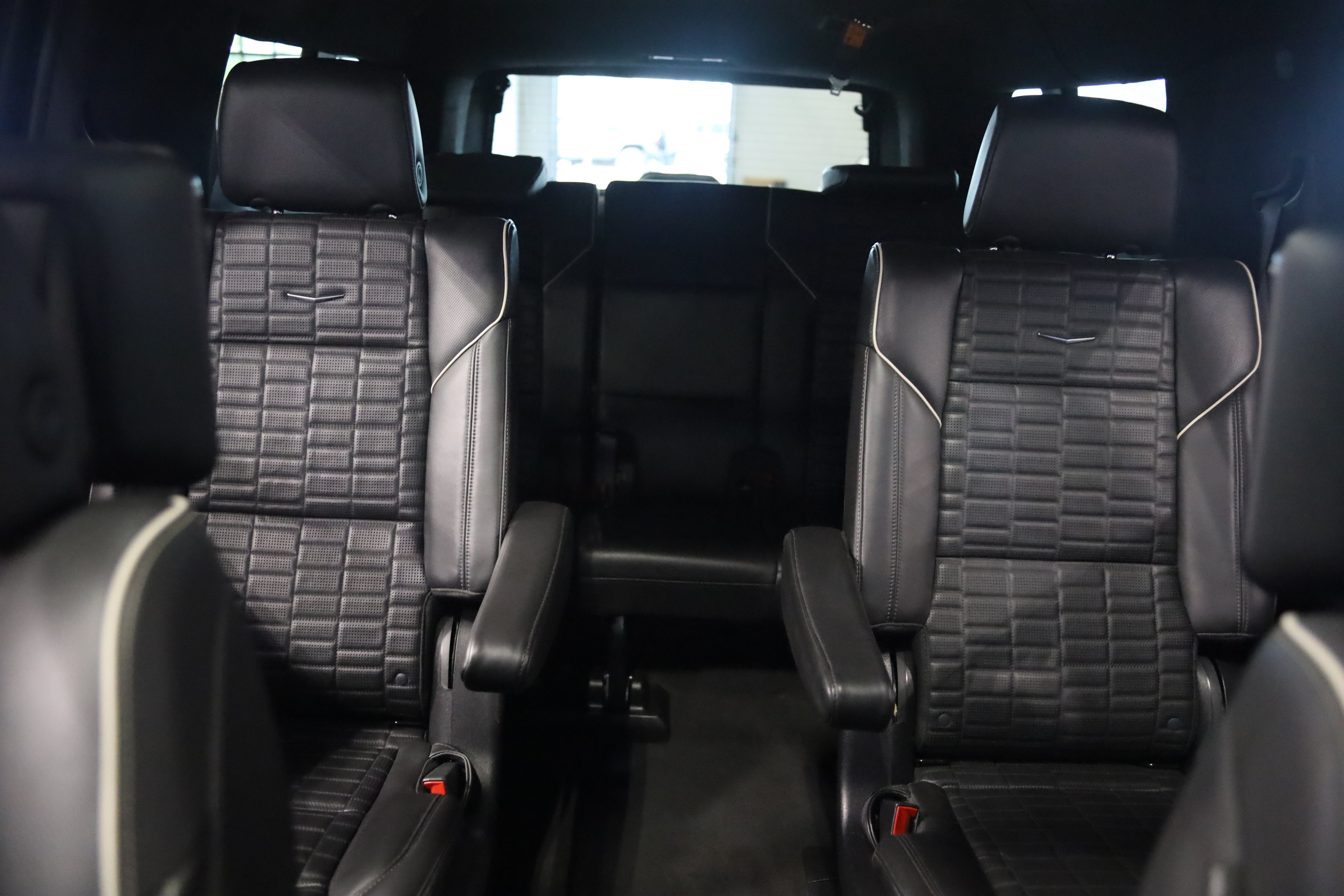 Used 2024 Cadillac Escalade ESV V AWD/4WD image 40