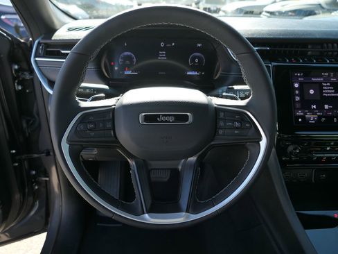 Used 2025 Jeep Grand Cherokee Laredo X w/ Luxury Tech Group I image 14