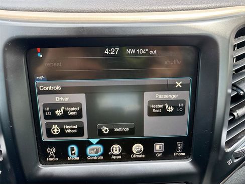 Used 2017 Jeep Cherokee Latitude w/ Cold Weather Group AWD/4WD image 19