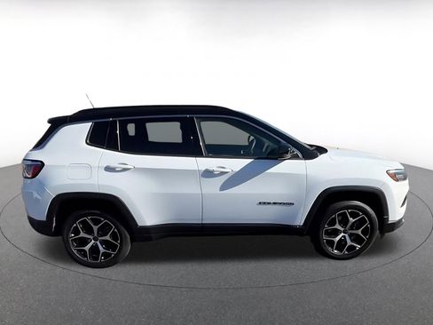 Used 2025 Jeep Compass Limited image 16