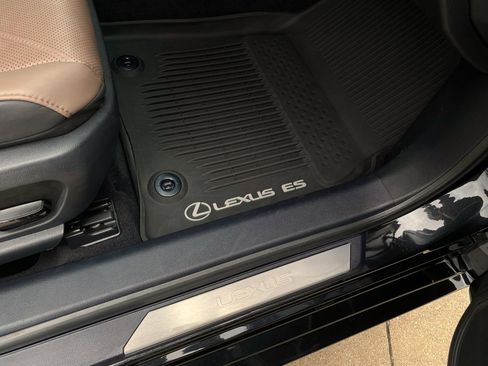 Used 2024 Lexus ES 350 Ultra Luxury w/ Accessory Package (Z2) image 14