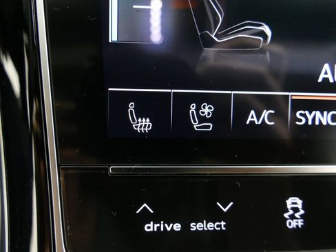 Used 2022 Audi S8 image 20