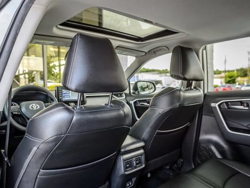 Used 2021 Toyota RAV4 XLE w/ Convenience Package FWD image 39