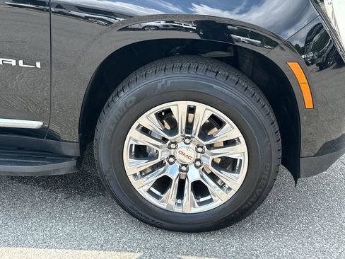 Used 2025 GMC Yukon XL Denali AWD/4WD image 12