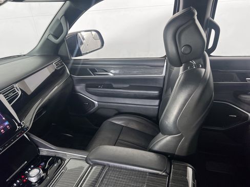 Used 2022 Jeep Wagoneer Series III w/ Flexible Seating Group image 23