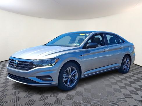 Used 2021 Volkswagen Jetta R-Line w/ R-Line Cold Weather Package FWD image 3