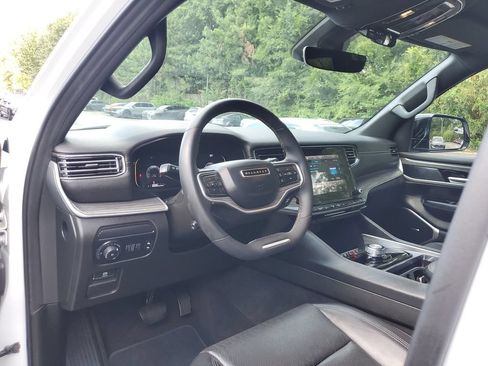 Used 2024 Jeep Wagoneer L Series II RWD image 20