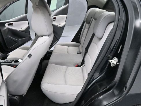 Used 2020 Toyota Yaris LE image 27