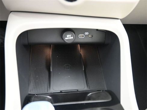 New 2025 Volvo XC40 B5 Plus w/ Protection Package Premier image 12